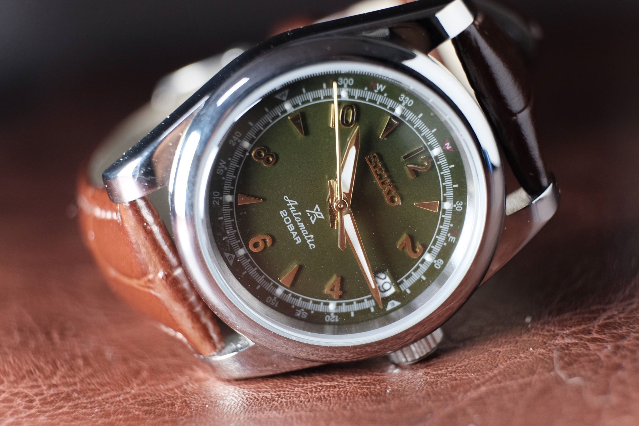 Olive alpinist dial in Oyster Perpetual case and questional hand choices
